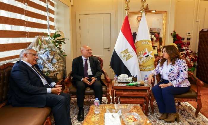 الكوربة في المقدمة.. خطة لتطوير وإزالة الإشغالات من أشهر شوارع مصر الجديدة الكوربة في المقدمة.. خطة لتطوير وإزالة الإشغالات من أشهر شوارع مصر الجديدة
